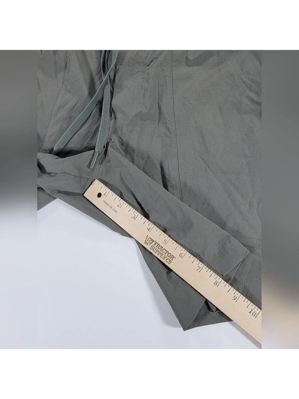 Lululemon Bowline Shorts Mens Medium  Green Athletic Gym Pockets Stretch